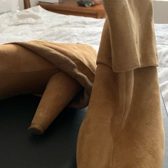 This is a suede fold over chic bootie boot - Picture 4 of 6
